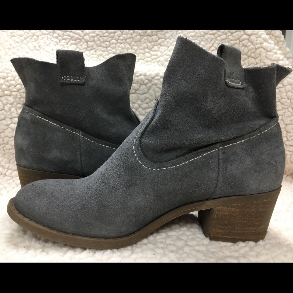 Carlos suede pull on bootie